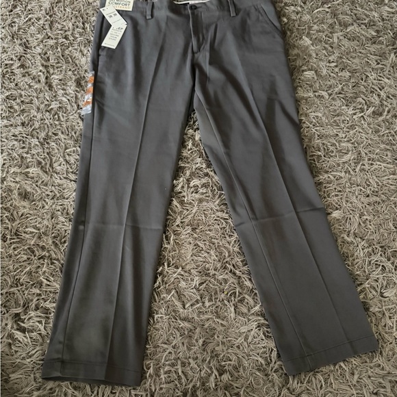 Dockers Men's Gray Easy Khaki Pants new with tags size 38X30 - Picture 2 of 5